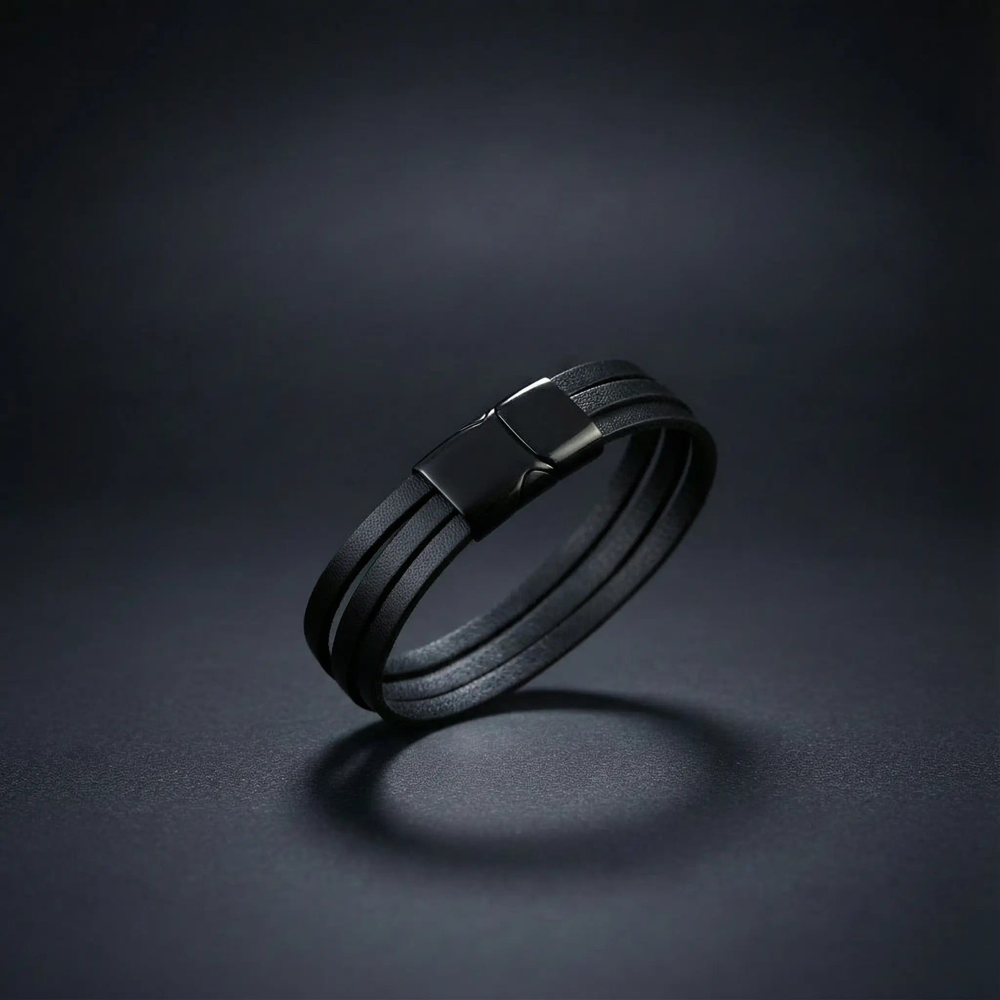 Schwarzes Lederarmband | Handgefertigt | langlebig & individuell